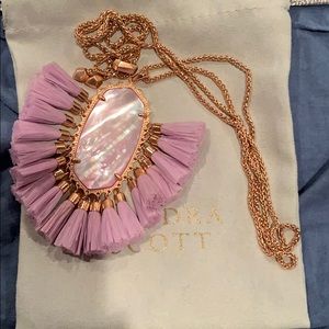 Kendra Scott Betsy necklace. Like new